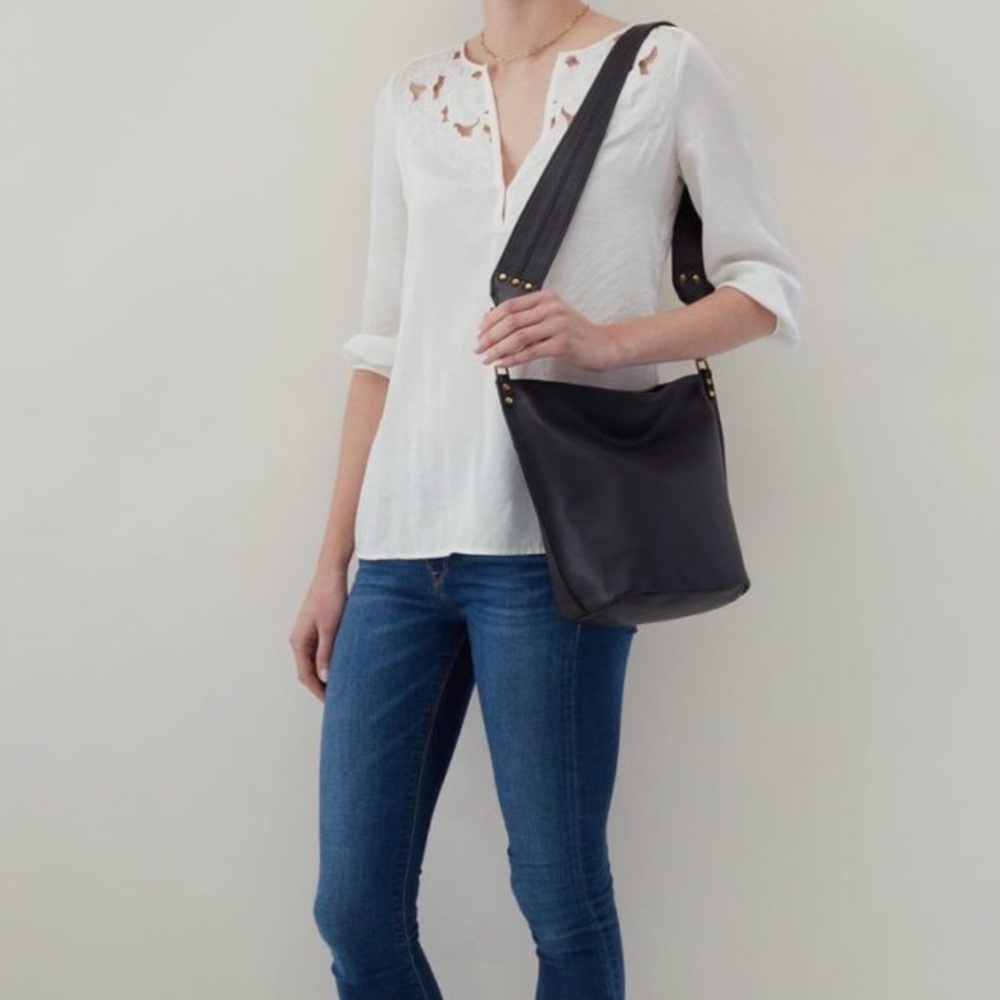 HOBO FLARE Bucket Bag Black Pebbled Leather Crossbody Purse - Picture 12 of 13